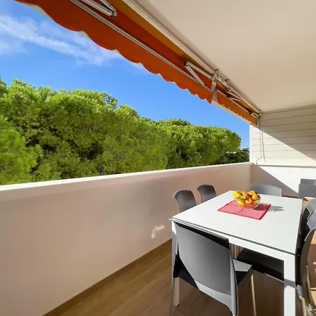 Modern Seaside Flat With Spacious Balcony Apartment Lignano Sabbiadoro