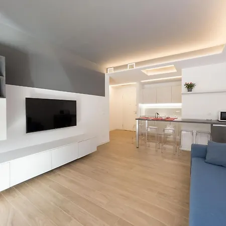 Modern Seaside Flat With Spacious Balcony *