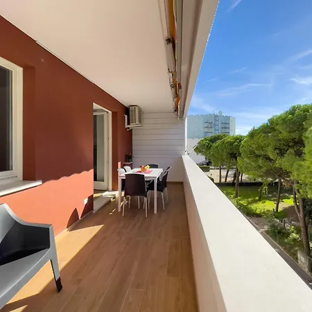 Apartment Modern Seaside Flat With Spacious Balcony *